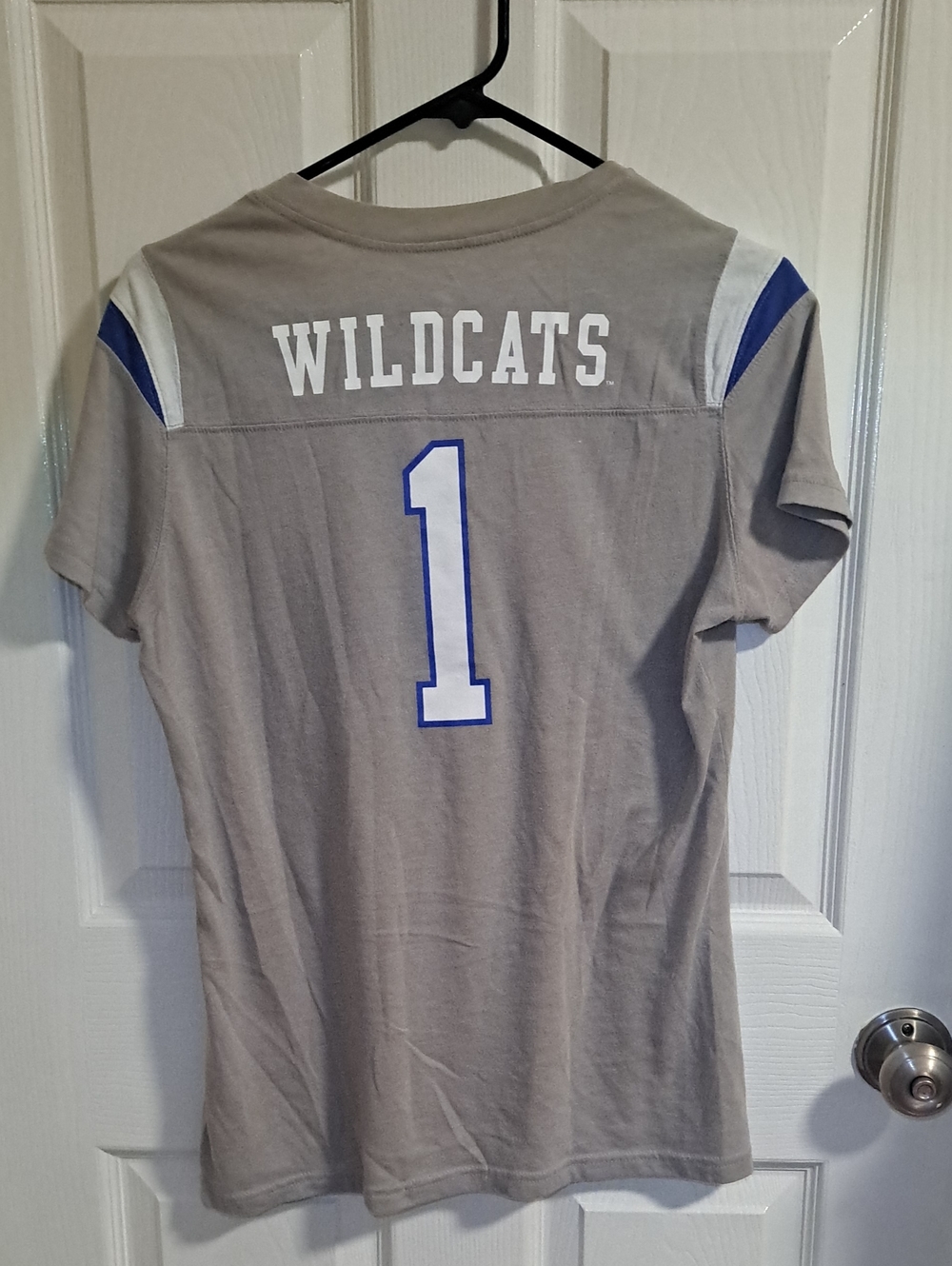 Nike Gray V-Neck UK Wildcats Tee with Blue Accents - Picture 3 of 5